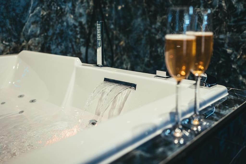 Le Duplex De L'Etoile Home Cinema Jacuzzi Et Sauna Privatif Longmesnil Kültér fotó